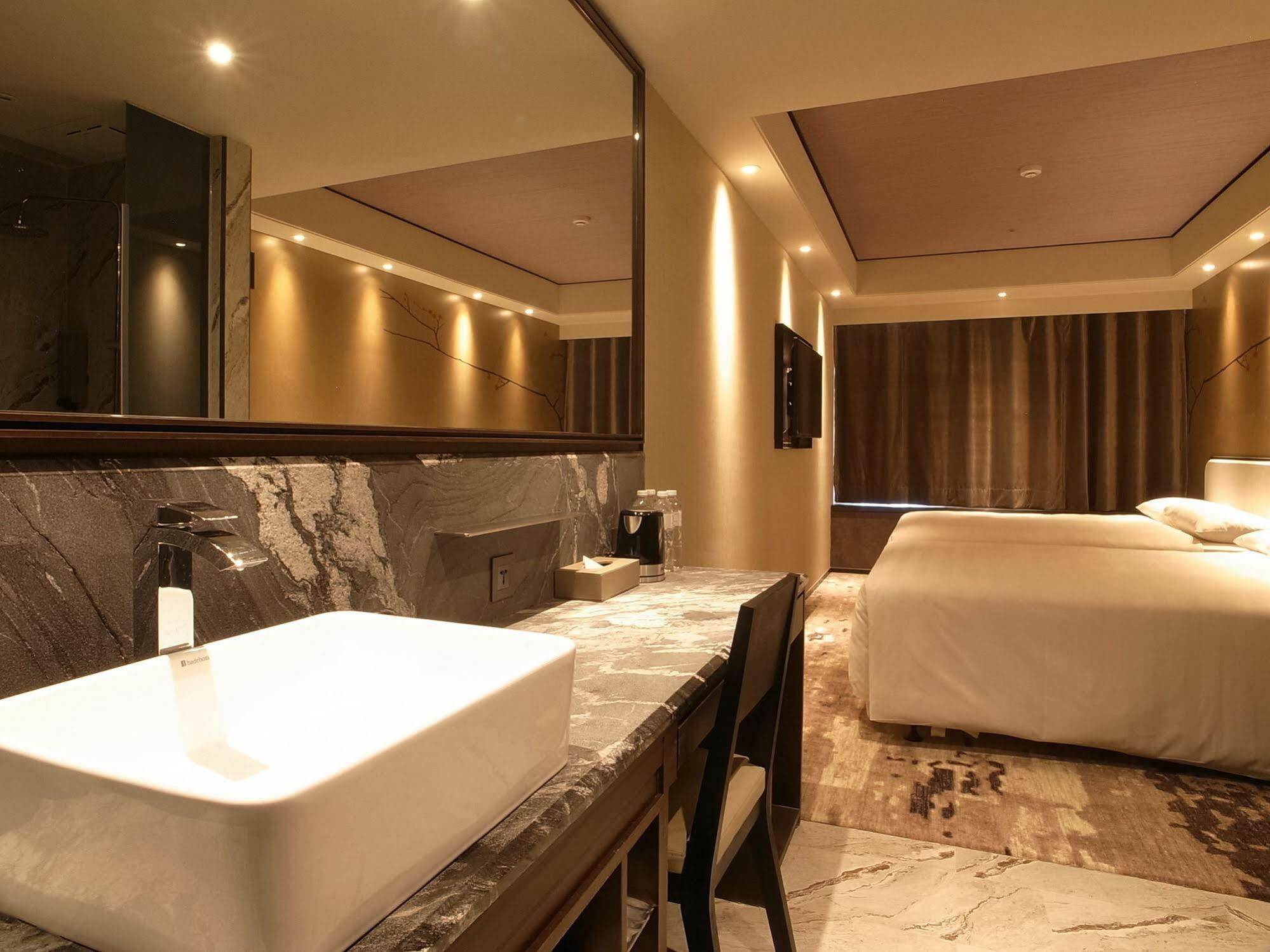 Hotel Midtown Richardson - Kaohsiung Bo'Ai Eksteriør billede